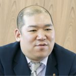 弘前市教育委員会 学務課学務係 主事<br>竹内 元気 さん<br>平成21年度より弘前市内の小中学校のICT 環境整備事業を担当。