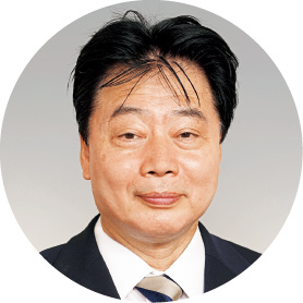 新名学園旭丘高等学校<br>校長<br>堀内 文兵 先生