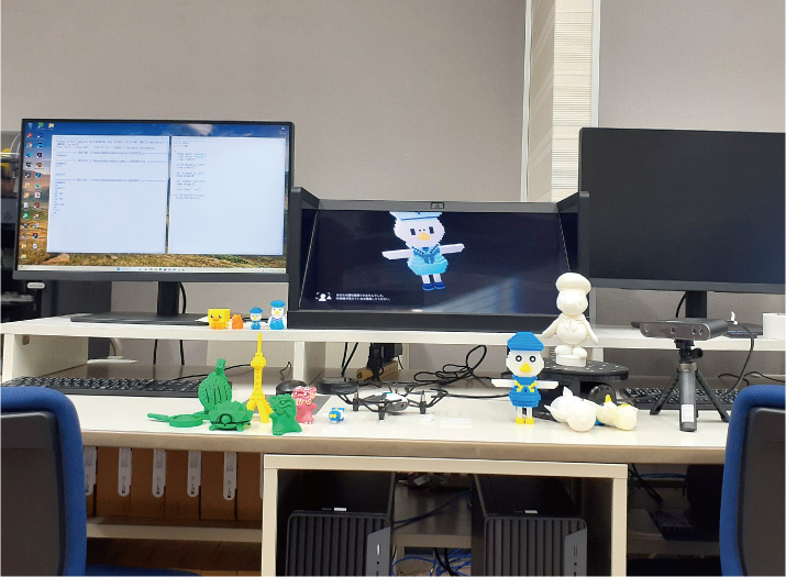久プログラミングの授業では、３Dプリンターを用いて実際に制作を行う。